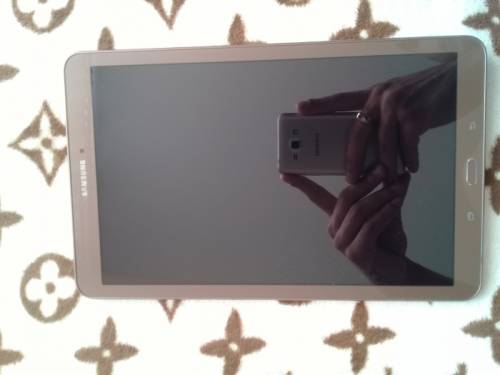 Планшет: Samsung Galaxy Tab E