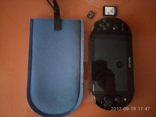 продам приставку sony ps vita