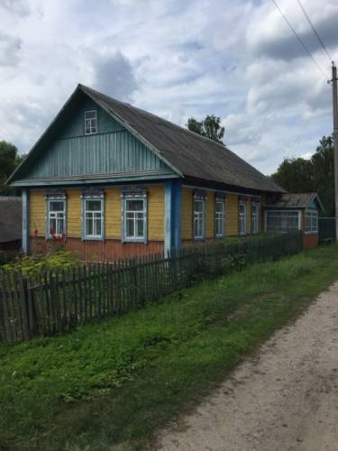 Дом с земельным участком