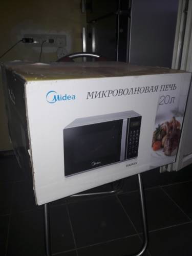 Продам микроволновую печь Midea eg820cxx