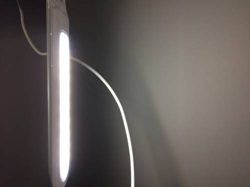 Продаётся новый светодиодный настольный светильник Supra 
