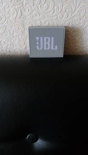 Портативная колонка JBL GO.