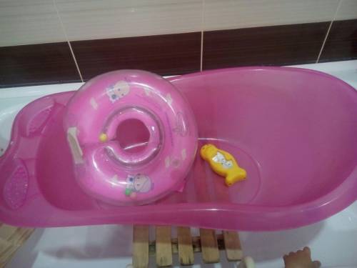 ванночка, круг для грудничка и термометр водный
