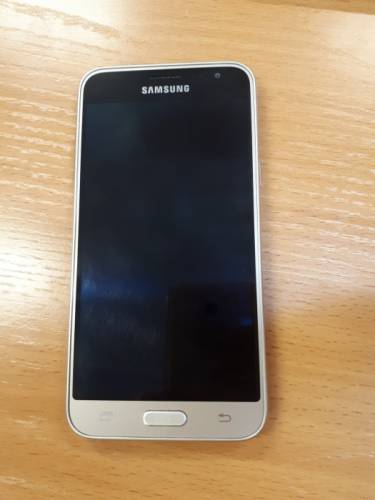 Телефон Samsung Galaxy j3 2016