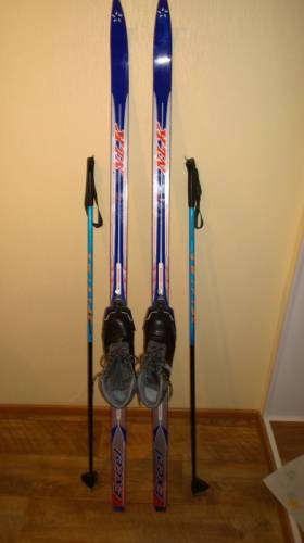продам детские лыжи 1м.60см ботинки размер 39 и ролики размер 35 -38