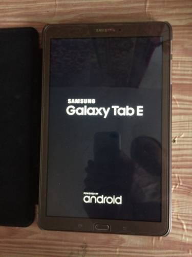 Планшет  Samsung Galaxy Tab E