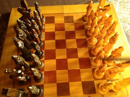 Продам шахматы резные