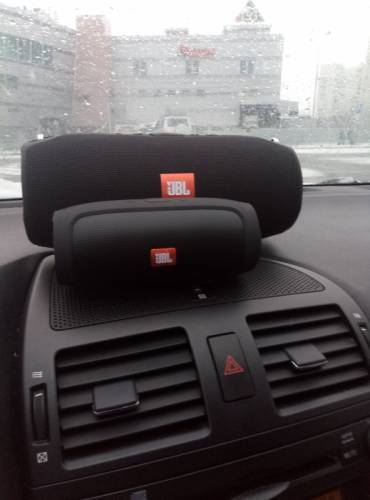 Портативная колонка JBL 