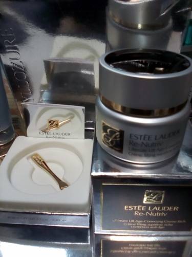 Estee Lauder Re Nutrive lift age 