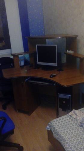 Продаю  компьютерный стол