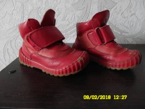  детские красные ботинки