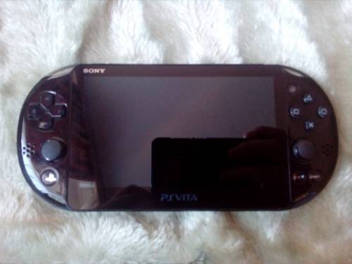 Продам новый PSP Vita, WiFi, интернет браузер, сенсорный с двух сторон, флешка