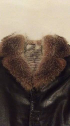 Мужская кожаная куртка на натуральном волчьем меху