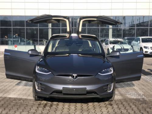  › Модель ­ Tesla X