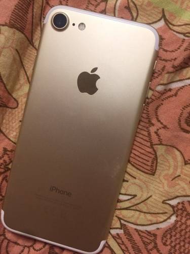 Продам телефон iPhone 7