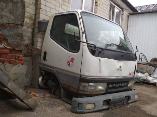 Продаю кабину Mitsubishi Canter 1992г. В сборе