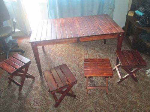 Продам деревянный комплект походный стол и 4 табурета