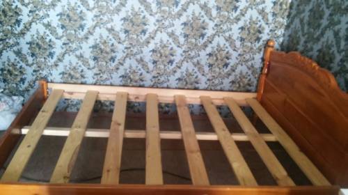 Продаю деревянную кровать