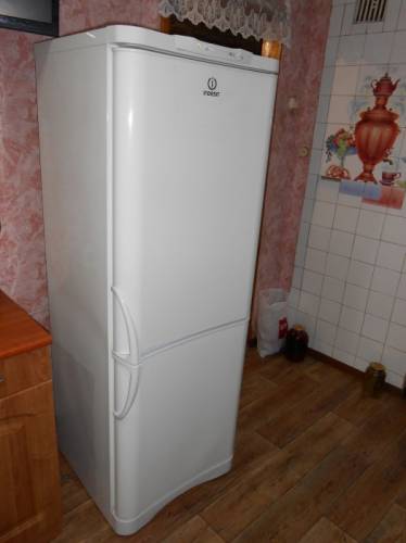 Холодильник Indesit