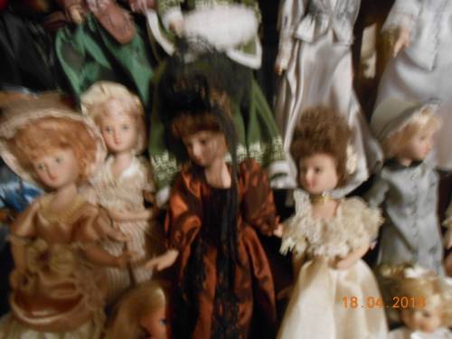 Распродаю коллекцию фарфоровых кукол. Все куклы именные. К каждой есть журнал с