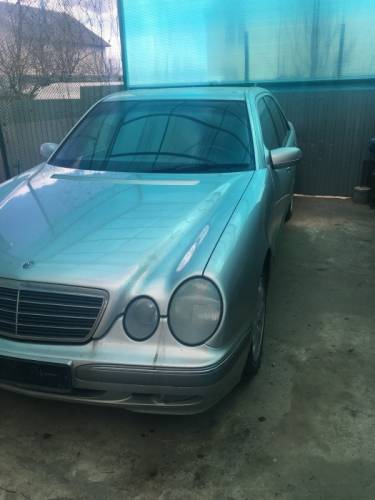  › Модель ­ Mercedes-Benz E200