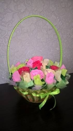 Букеты из цветов с конфетами