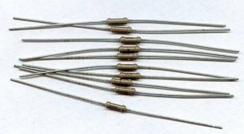 Высокоомные постоянные резисторы 1 гом 0.125 Вт для конденсаторных микрофонов.