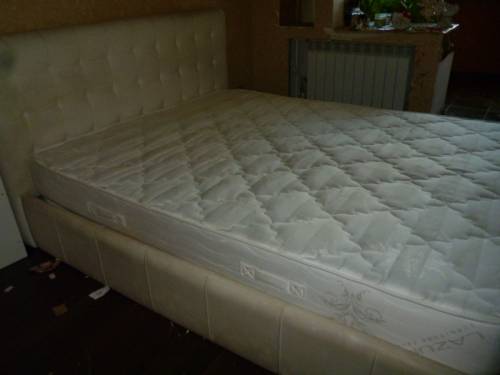 двухспальная кровать белая