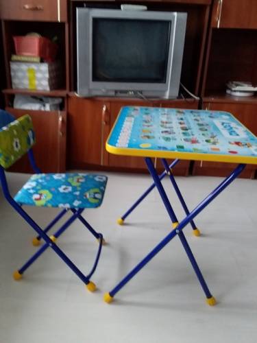 Продам недорого детский стол и стул