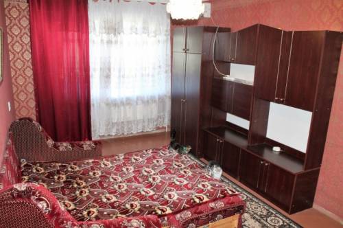 Сдам 2 комнатную квартиру по улице Маршала Жукова 20000 рублей.
