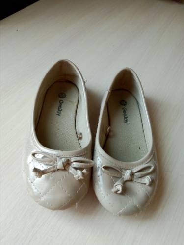 Продам туфельки для девочки р-р25-26