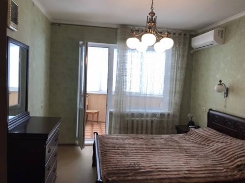 Сдам 3 комнатную квартиру по улице 60 лет октября с ремонтом 25000 рублей.