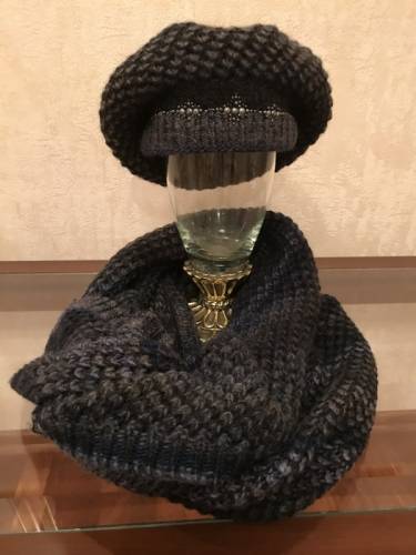 Продаю два комплекта шапка с шарфом,Италия
