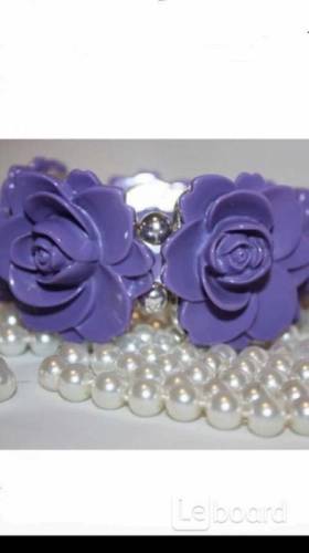 Браслет новый на резинке сиреневый фиолетовый розы пластик бижутерия украшение ж