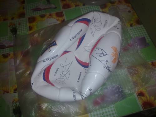 Продам футбольный мяч с автографами сборной России