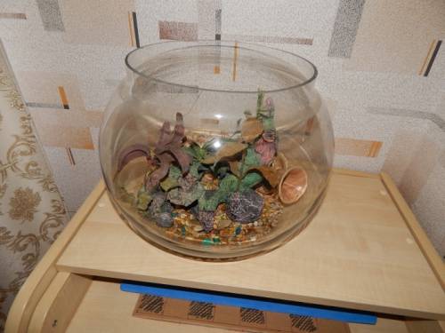 аквариум с грунтом плюсом фигурки 