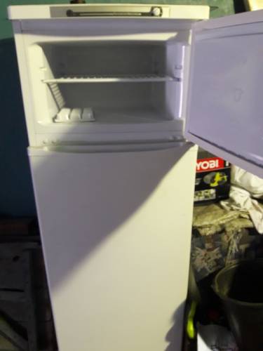 Холодильник индезит  в хорошем состоянии
