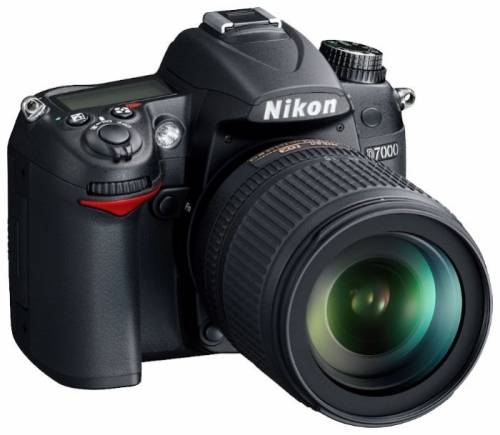 Продам Nikon D7000 Kit 18-105