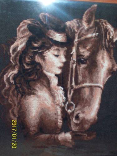 вышитая крестом картина.девушка с конем.