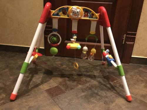 Игровая стойка с подвеской для малышей