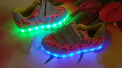 Светящиеся кроссовки с лед подсветкой