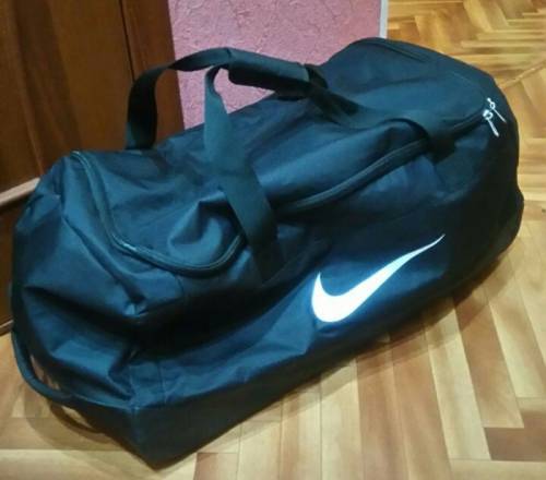 Продам сумку фирмы Nike 