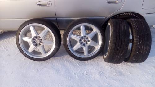 Продам срочно шины диски 215/40R17