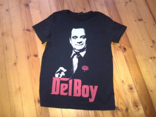 черная футболка DelBoy