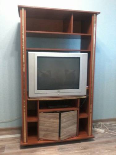 Продам стеллаж с местом под TV передвижной (на колесиках)