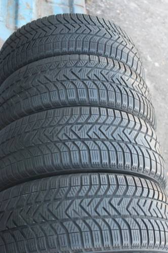 295/35 R21 Pirelli Scorpion Winter