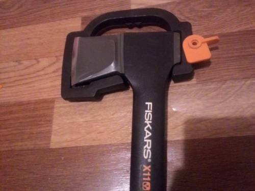 топор-колун Fiskars x11