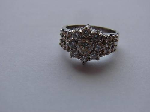 Шикарное кольцо с бриллиантами. 1.9 карата !