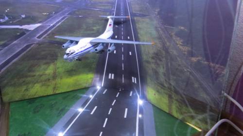 Стендовая модель самолета Ил-76 с илюзией посадки с подсветкой