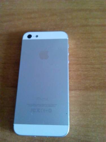 продам iPhone 5 повис на шнуре,коробка зарядка есть.